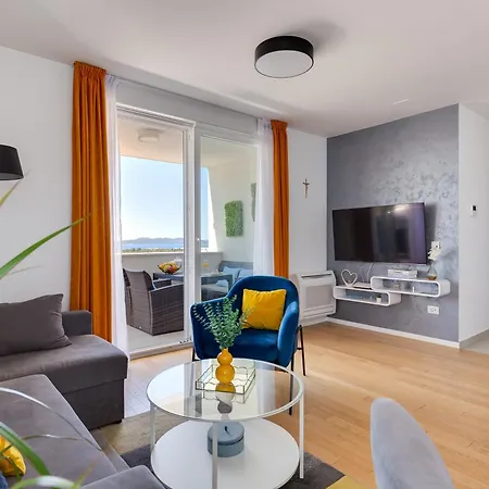 Stella Maris 2bdr, Balcony, Sea View, Garage, Bbq