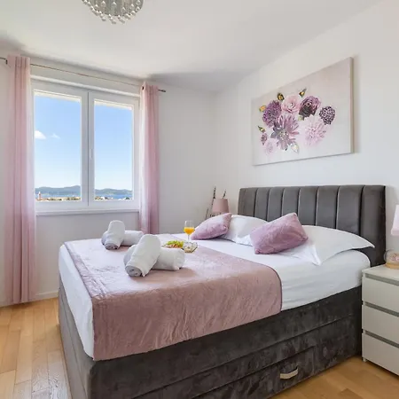 Apartament Stella Maris 2bdr, Balcony, Sea View, Garage, Bbq