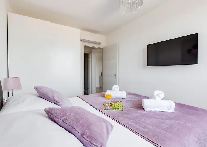 Stella Maris 2bdr, Balcony, Sea View, Garage, Bbq Apartment