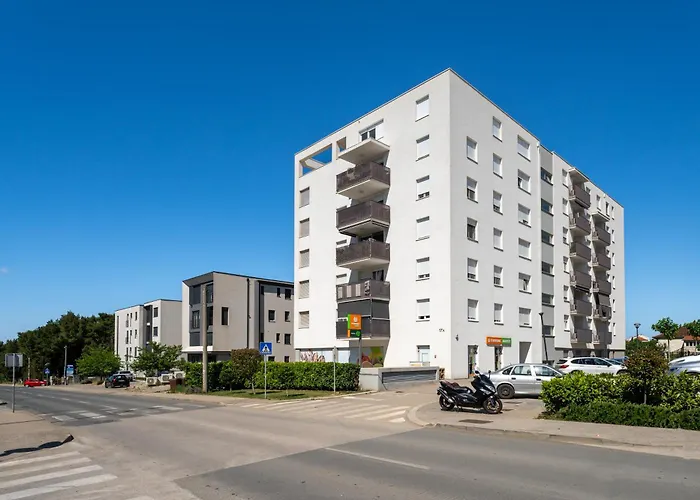 Stella Maris 2bdr, Balcony, Sea View, Garage, Bbq Apartment *