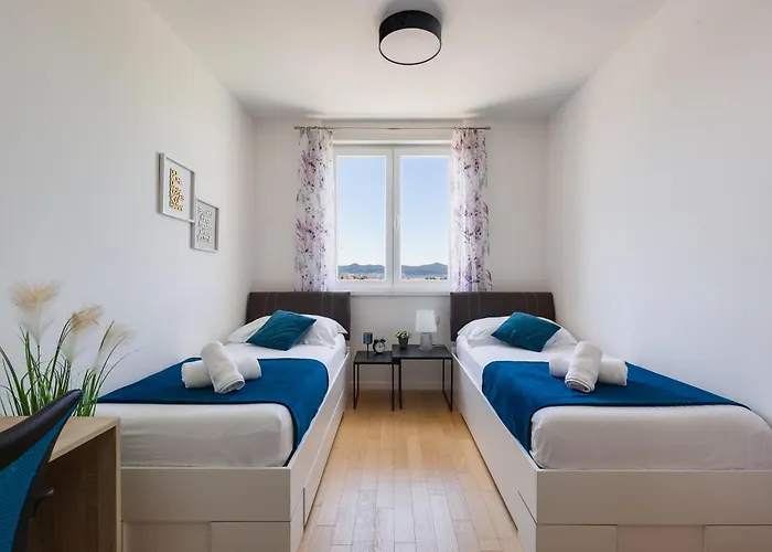 Stella Maris 2bdr, Balcony, Sea View, Garage, Bbq *