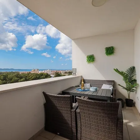 Stella Maris 2bdr, Balcony, Sea View, Garage, Bbq Apartment *